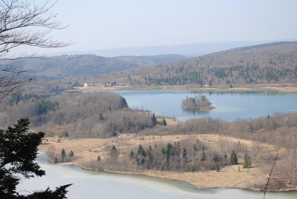 Auberge Du Herisson La Chaux-du-Dombief Buitenkant foto