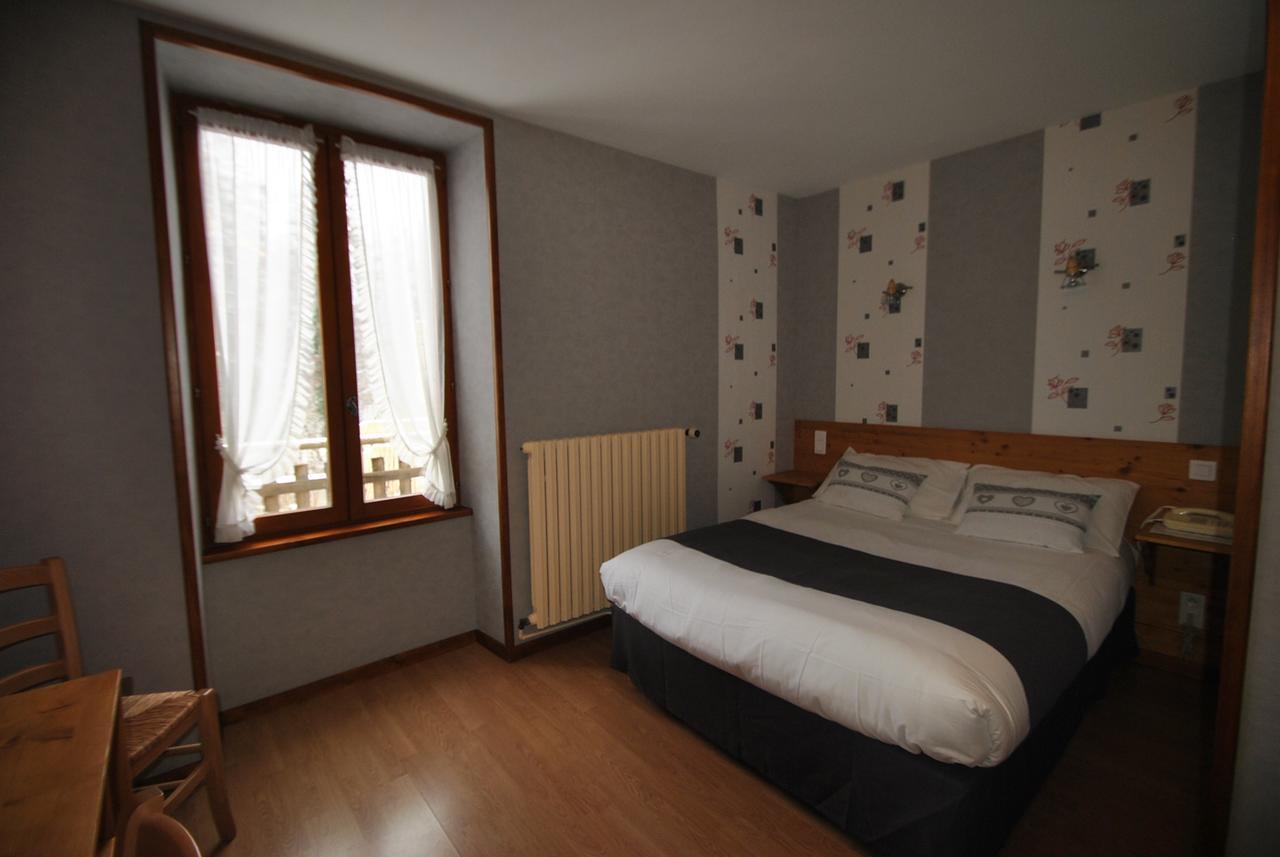 Auberge Du Herisson La Chaux-du-Dombief Buitenkant foto