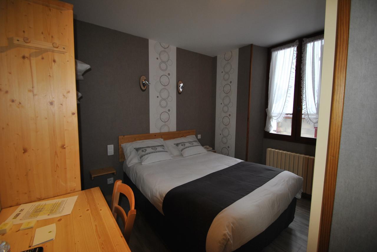 Auberge Du Herisson La Chaux-du-Dombief Buitenkant foto