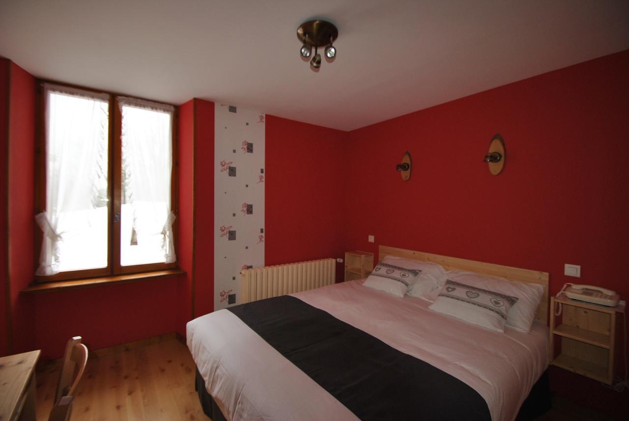 Auberge Du Herisson La Chaux-du-Dombief Buitenkant foto