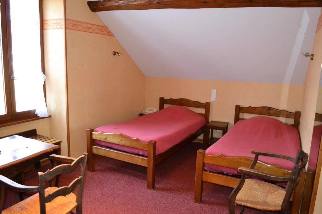 Auberge Du Herisson La Chaux-du-Dombief Buitenkant foto