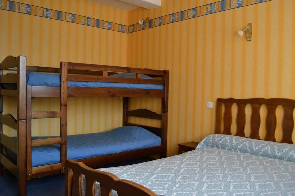 Auberge Du Herisson La Chaux-du-Dombief Buitenkant foto