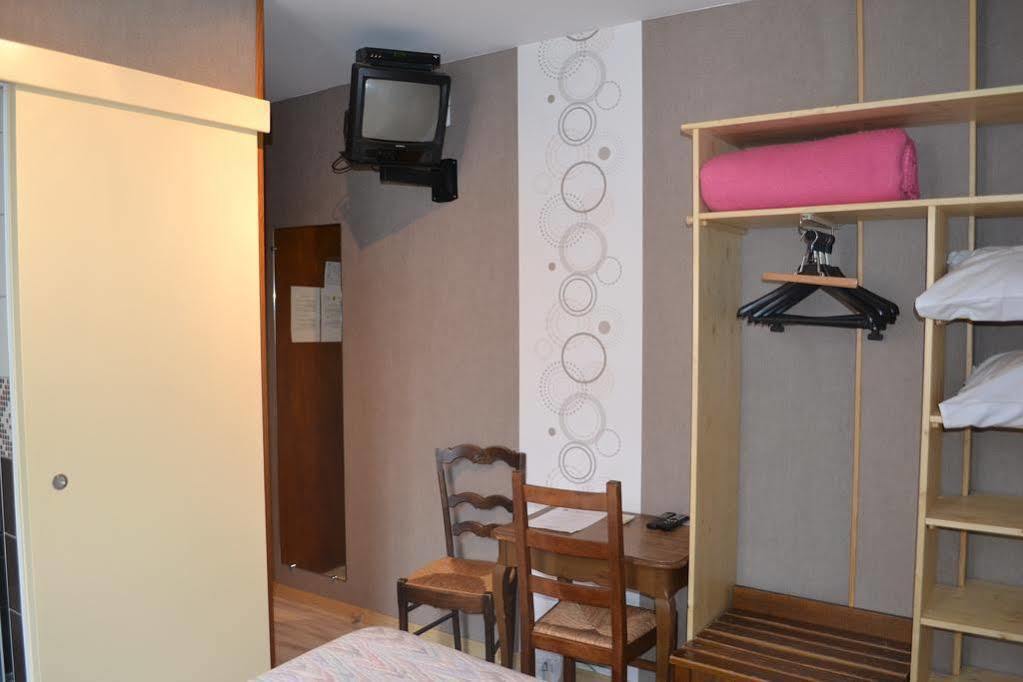 Auberge Du Herisson La Chaux-du-Dombief Buitenkant foto
